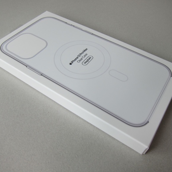 Apple clear MagSafe cases - Picture 2 of 4